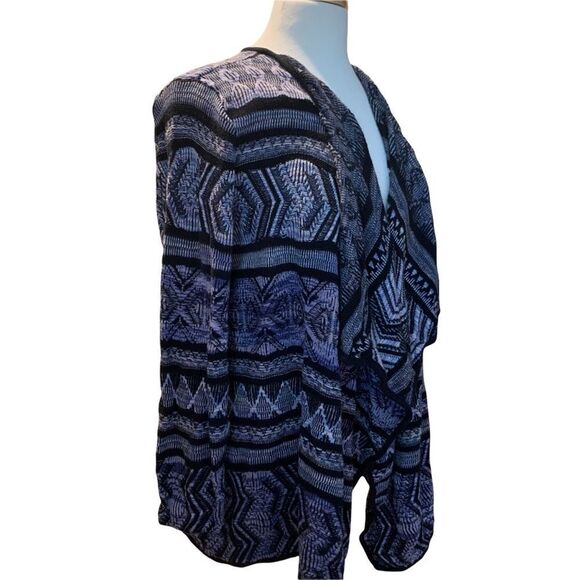 Chic Black and Gray Geometric Cardigan - Picture 3 of 4